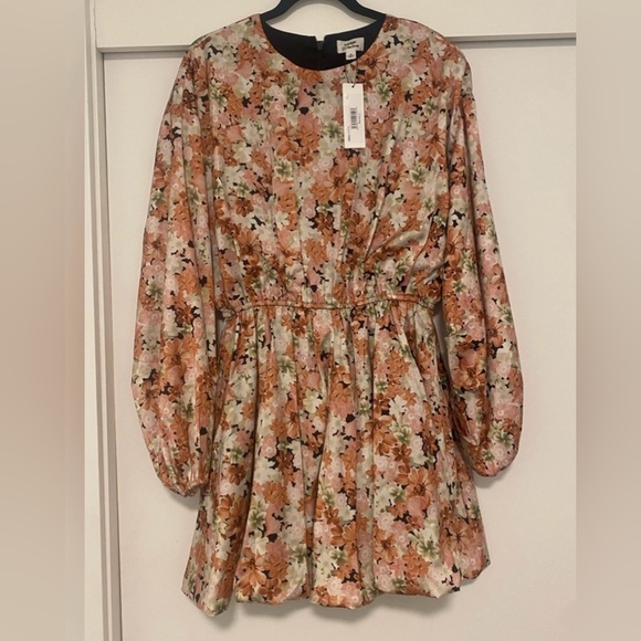 Elegant Floral Long Sleeve Dress - Picture 3 of 4